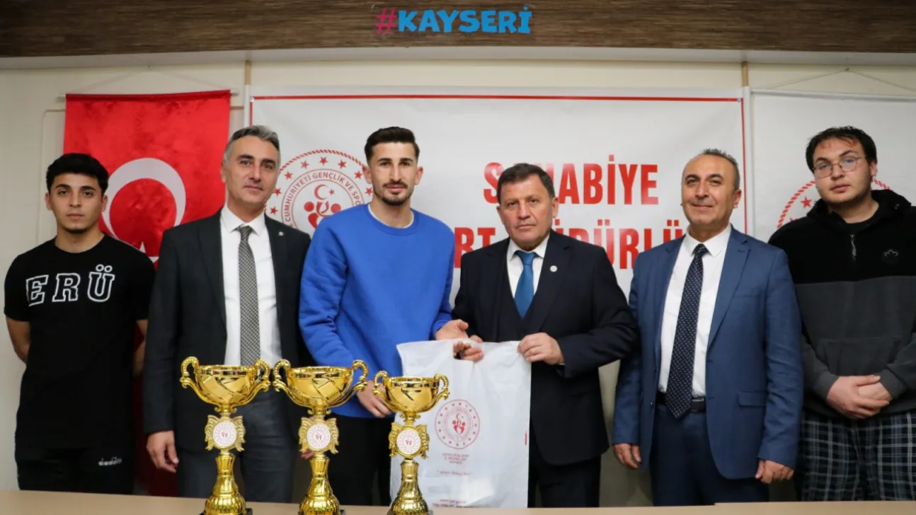 Müdür Kabakcı, 'Gençlerimizin yanında ve hizmetindeyiz'