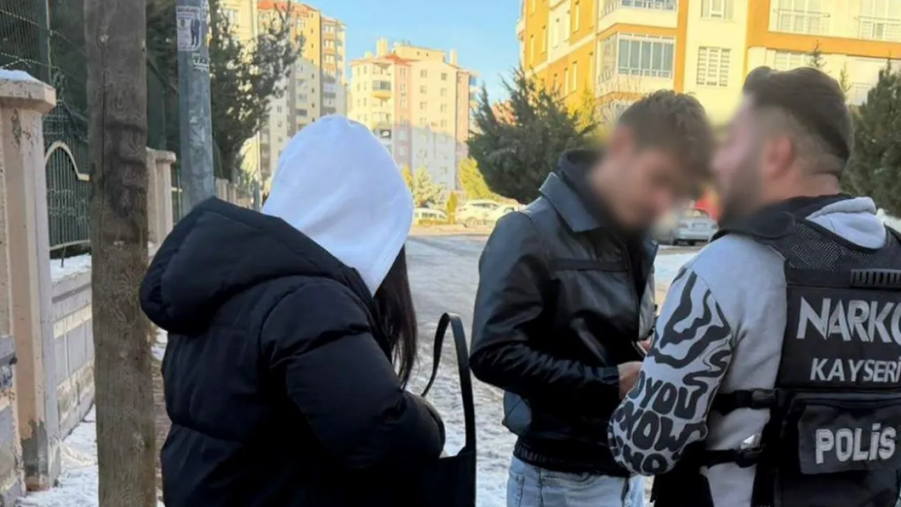 Narko-Okul  uygulamasında 5 araç 17 şahıs sorgulandı