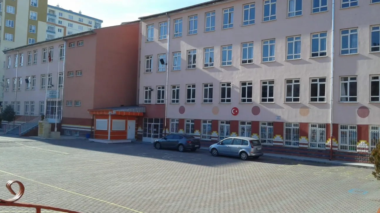 Okulda fenalaşan 8 yaşındaki öğrencisi hayatını kaybetti