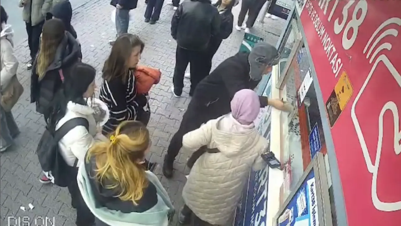 Örnek Davranış: Düşürdüğü para kendisine teslim edildi