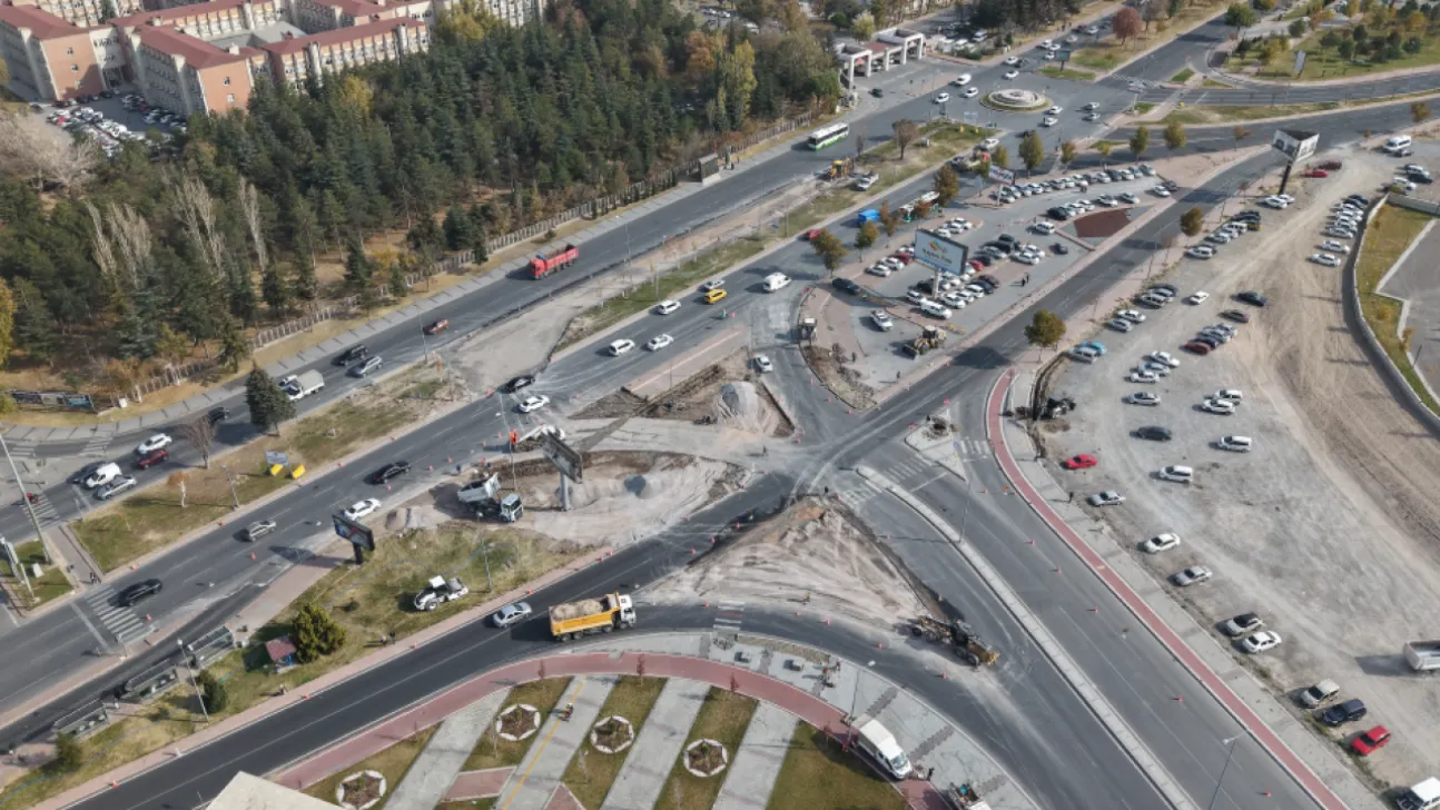 Talas Bulvarı'ndaki Kavşak Düzenleme Çalışmaları Devam Ediyor