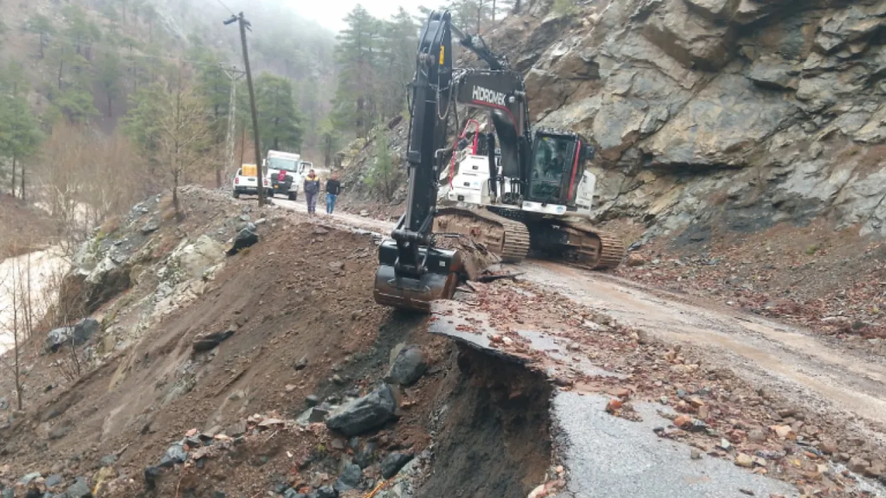 Yahyalı'da Sel ve Heyelan Nedeniyle Kapanan Yollar Yeniden Ulaşıma Açıldı