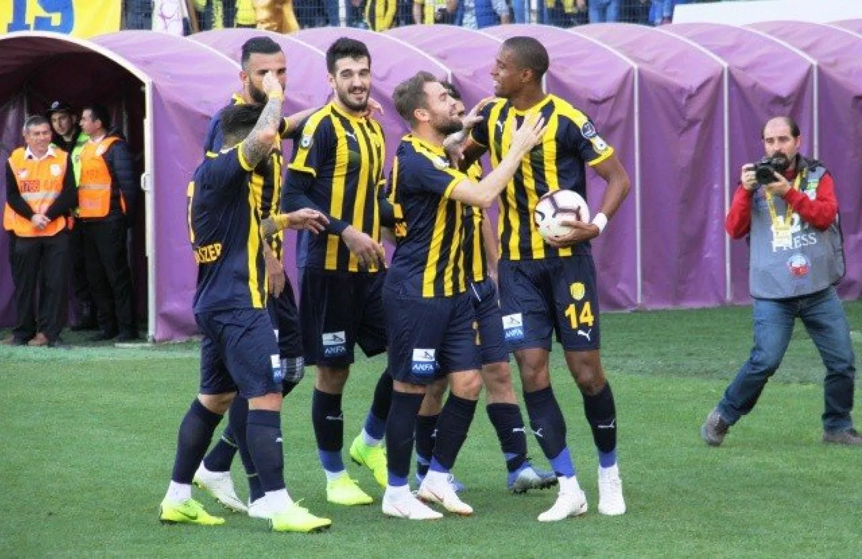 Kayserispor Sahadan Mağlup Ayrıldı