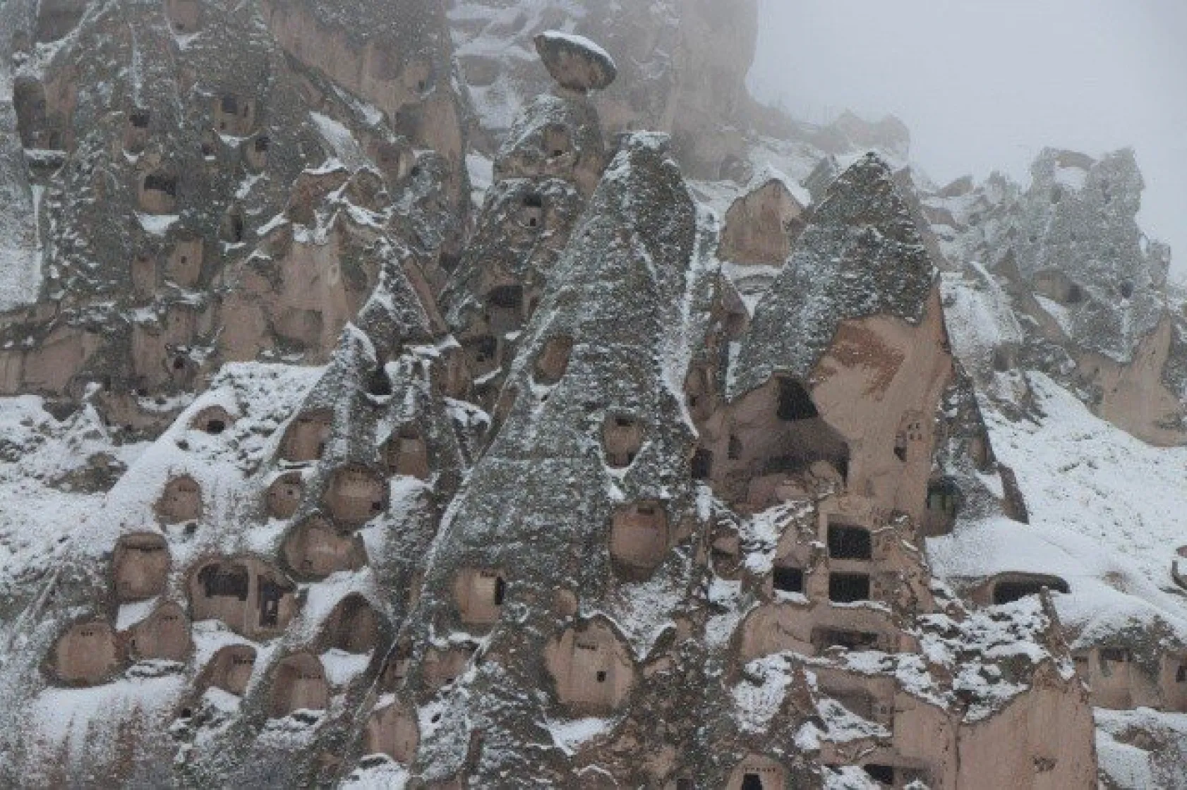 Kapadokya'da Kar Kartpostallık Görüntüler Ortaya Çıkardı