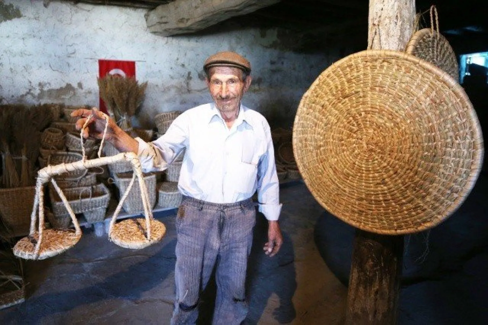 Annesinden öğrendiği mesleği yaşatıyor
