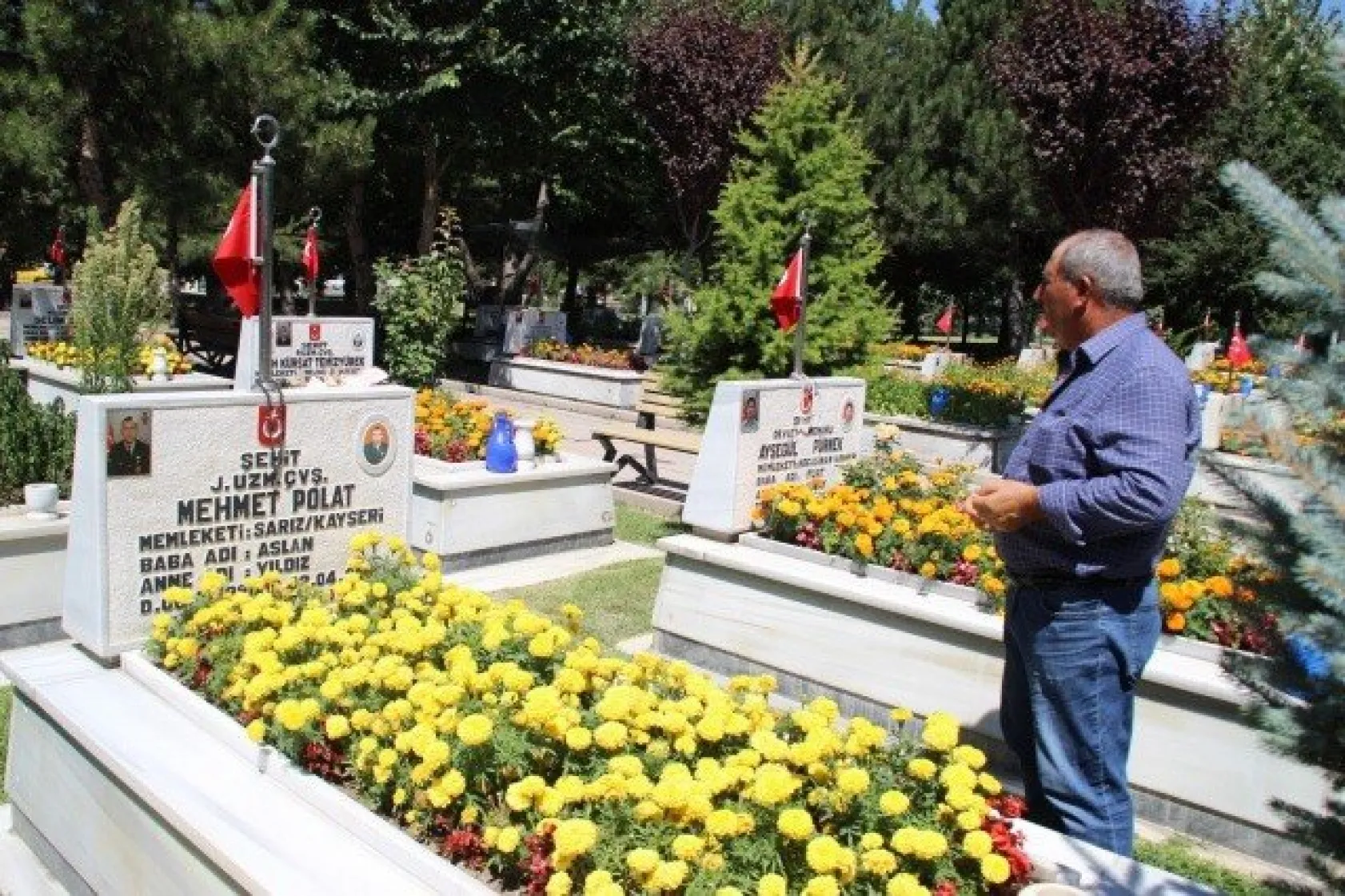 Şehitlikte hüzünlü arefe