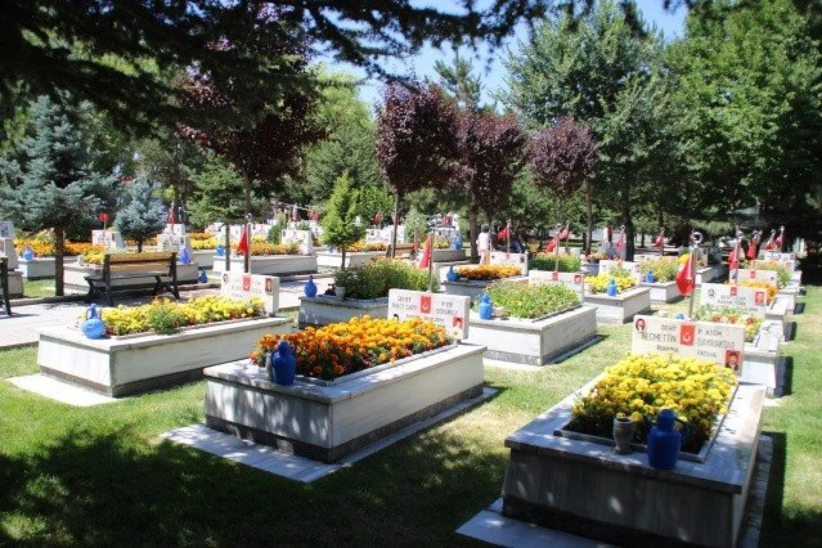 Şehitlikte hüzünlü arefe