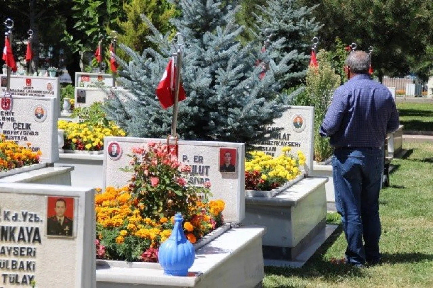 Şehitlikte hüzünlü arefe