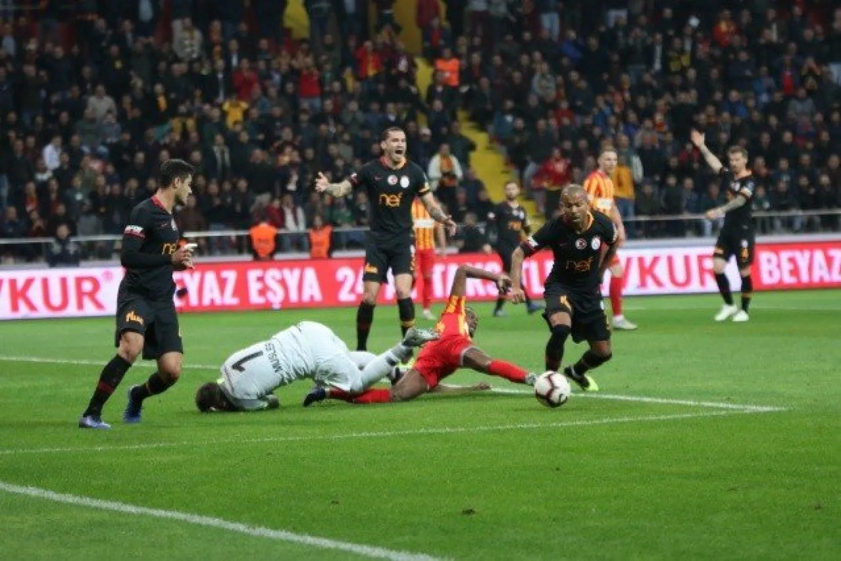 Galatasaray Sahadan Galip Ayrıldı