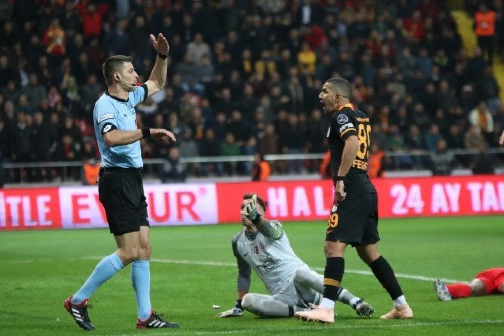 Galatasaray Sahadan Galip Ayrıldı