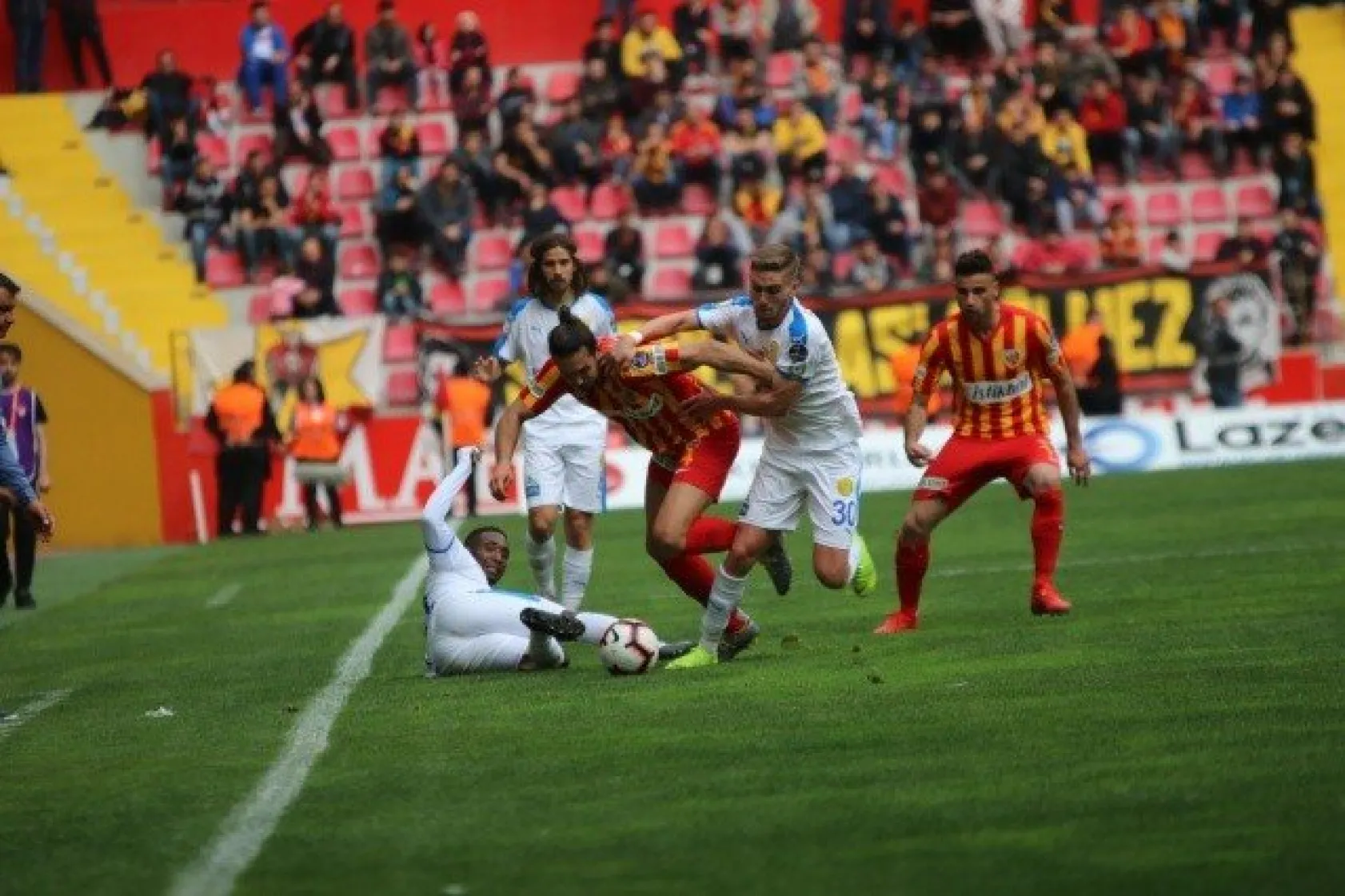 Kayserispor Sahadan Mağlup Ayrıldı