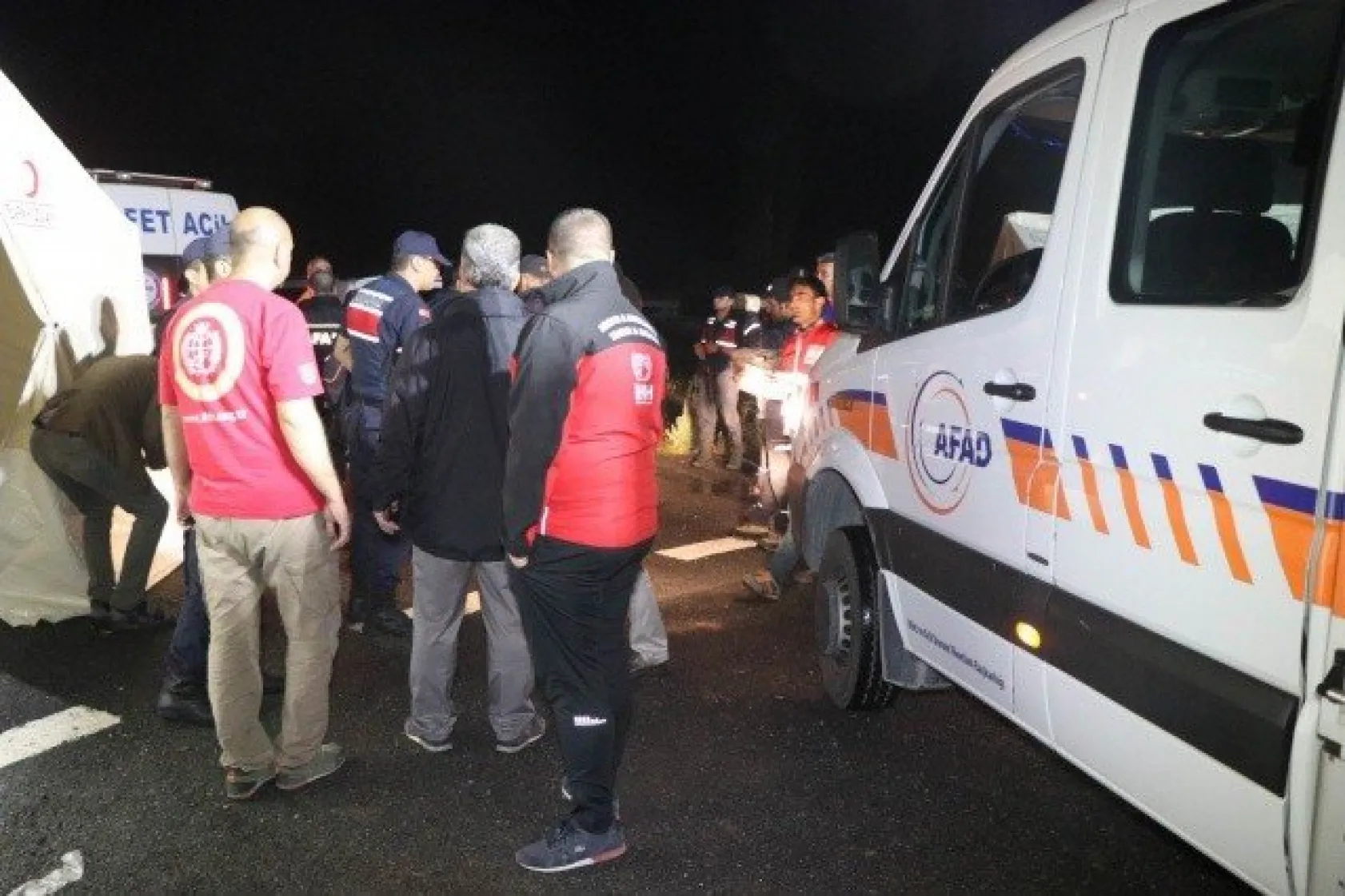 Çadırları Sular Altında Kalan Vatandaşlara AFAD Ve Kızılay Yetişti