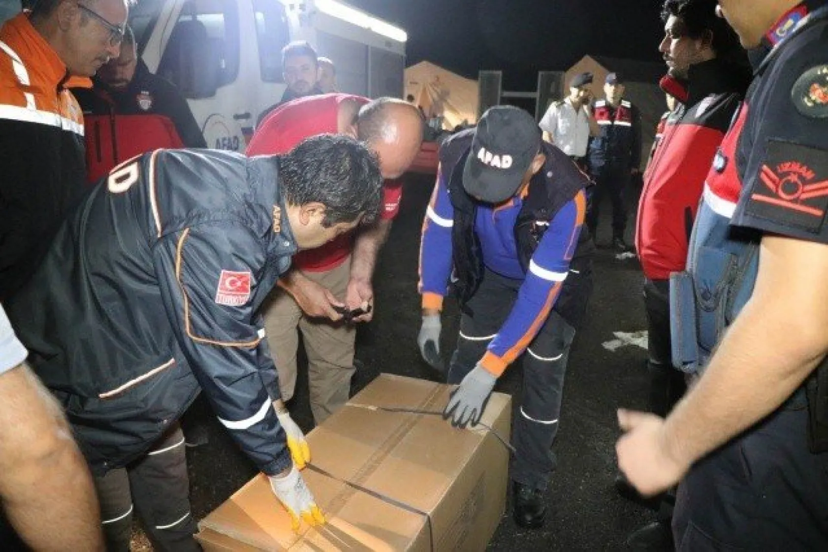 Çadırları Sular Altında Kalan Vatandaşlara AFAD Ve Kızılay Yetişti