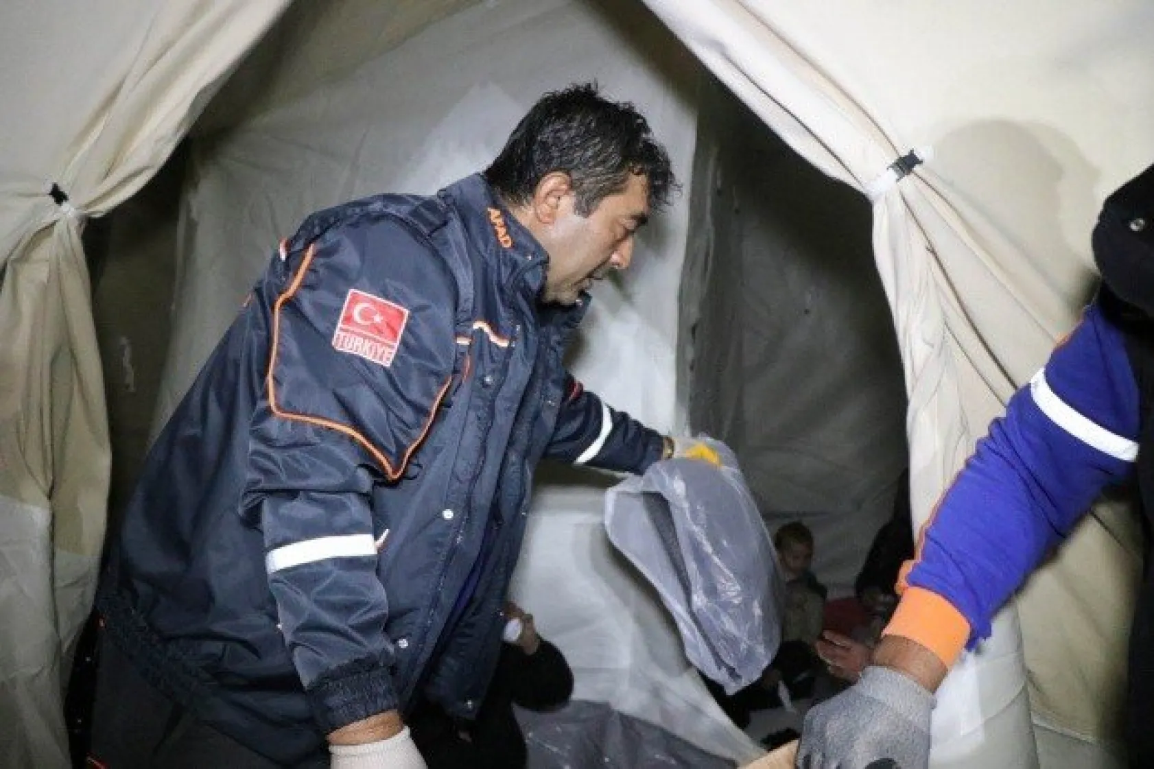 Çadırları Sular Altında Kalan Vatandaşlara AFAD Ve Kızılay Yetişti