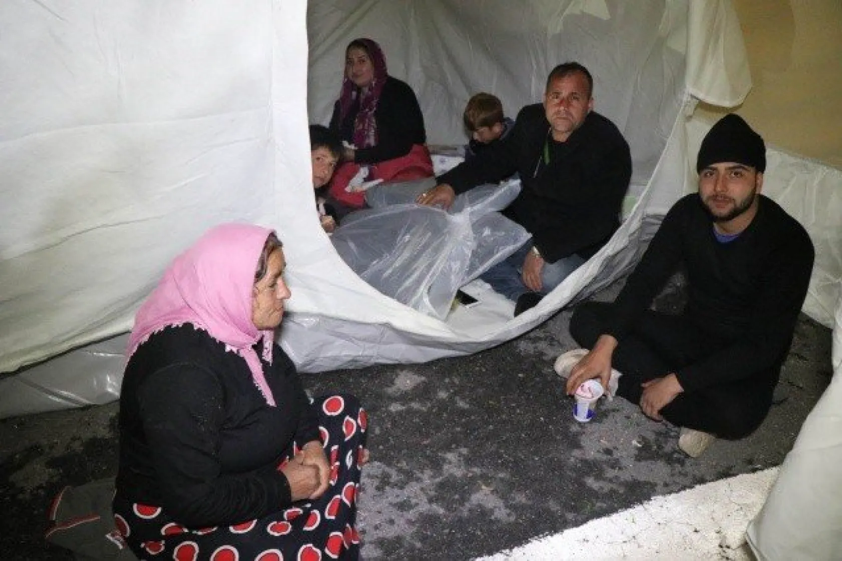 Çadırları Sular Altında Kalan Vatandaşlara AFAD Ve Kızılay Yetişti