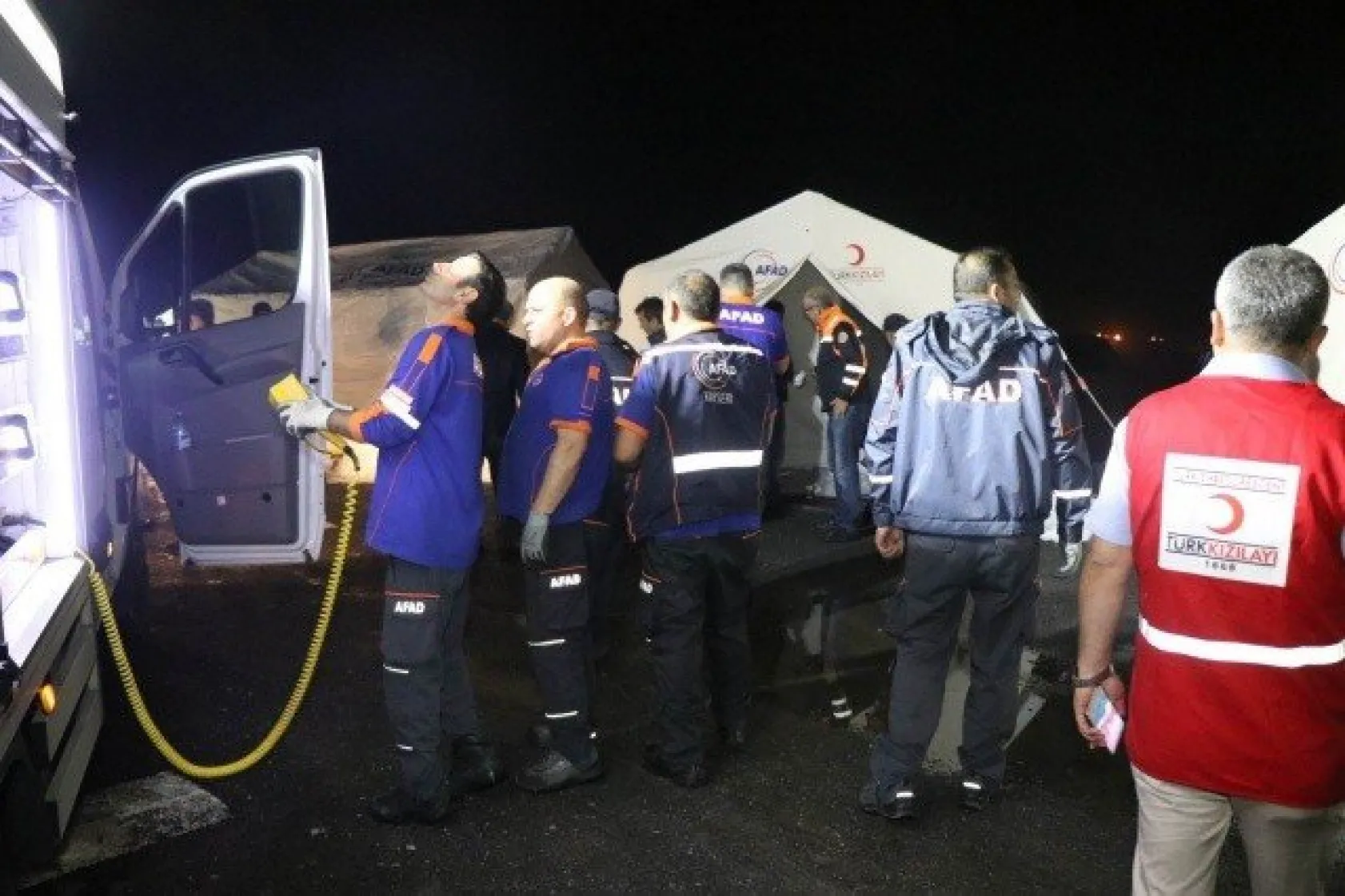 Çadırları Sular Altında Kalan Vatandaşlara AFAD Ve Kızılay Yetişti