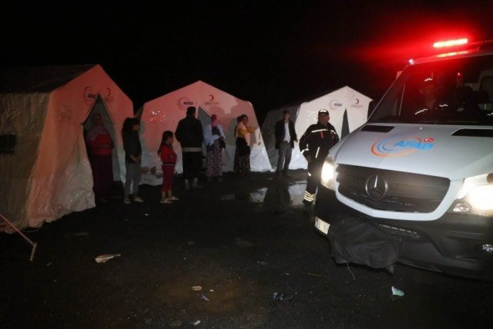 Çadırları Sular Altında Kalan Vatandaşlara AFAD Ve Kızılay Yetişti