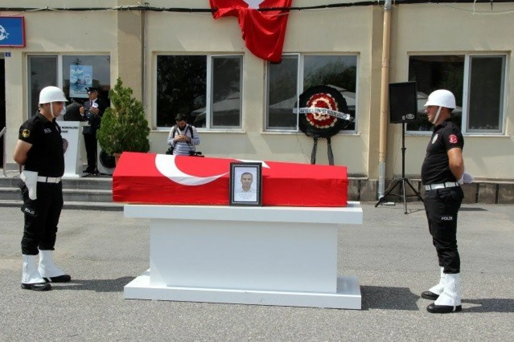 Üçüzler Yetim Kaldı