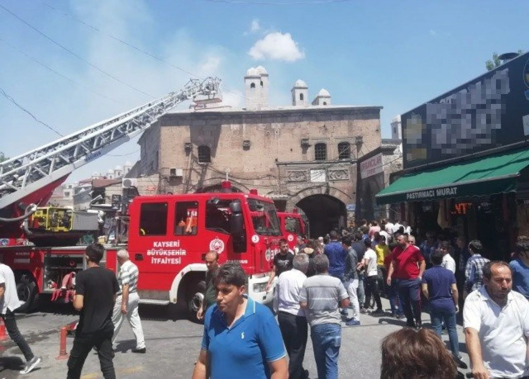 Tarihi Vezir Hanı'nda korkutan yangın