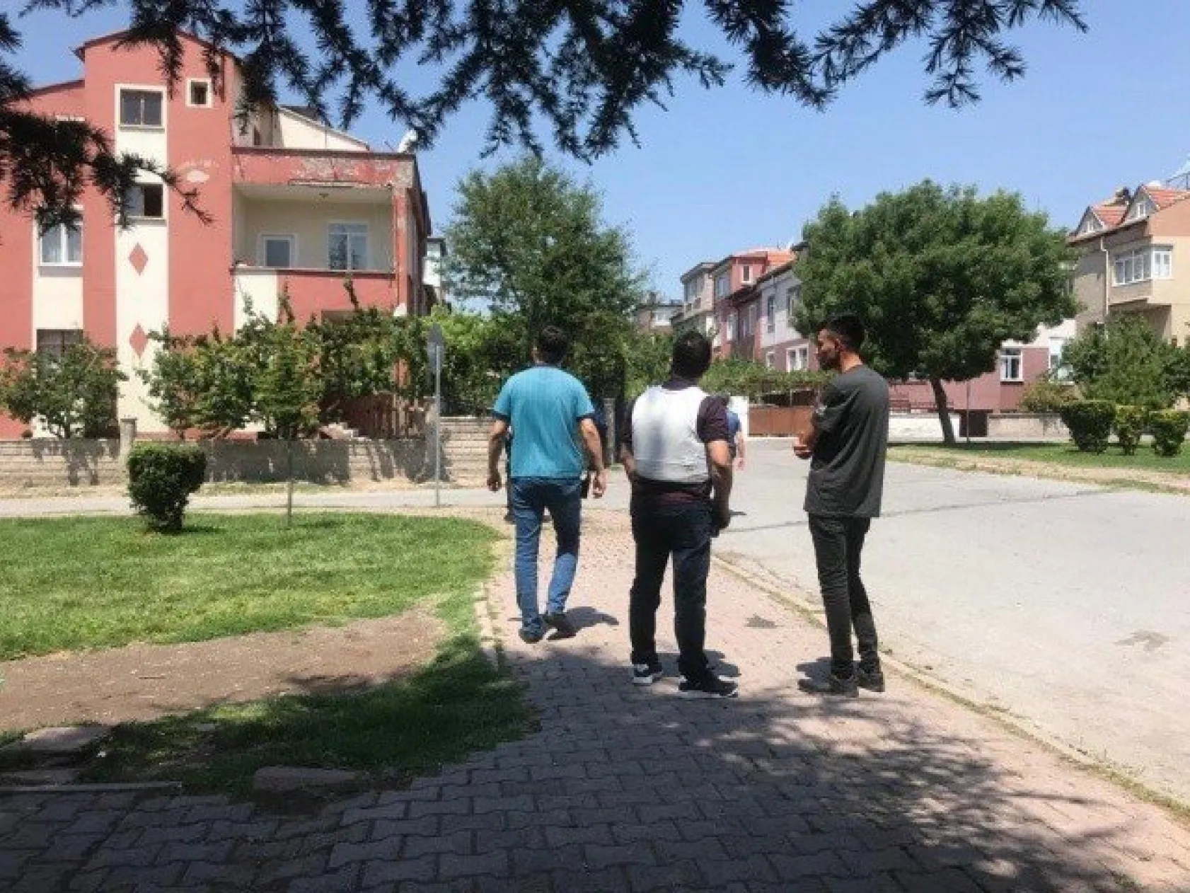 İntihar girişiminde bulunan şahıs, Özel Harekat tarafından alındı