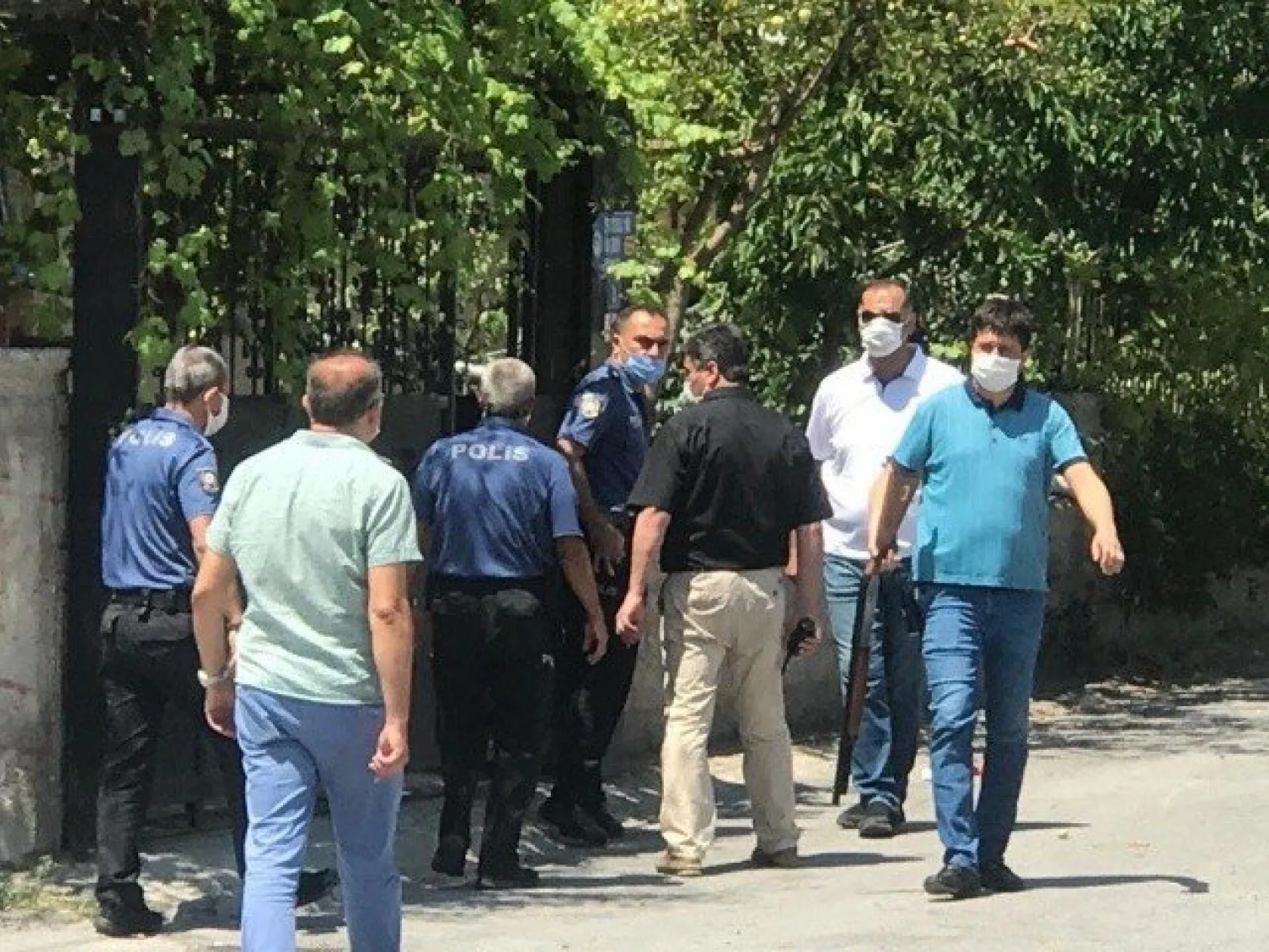 İntihar girişiminde bulunan şahıs, Özel Harekat tarafından alındı