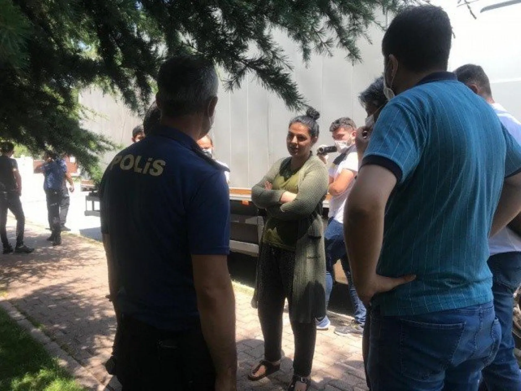 İntihar girişiminde bulunan şahıs, Özel Harekat tarafından alındı