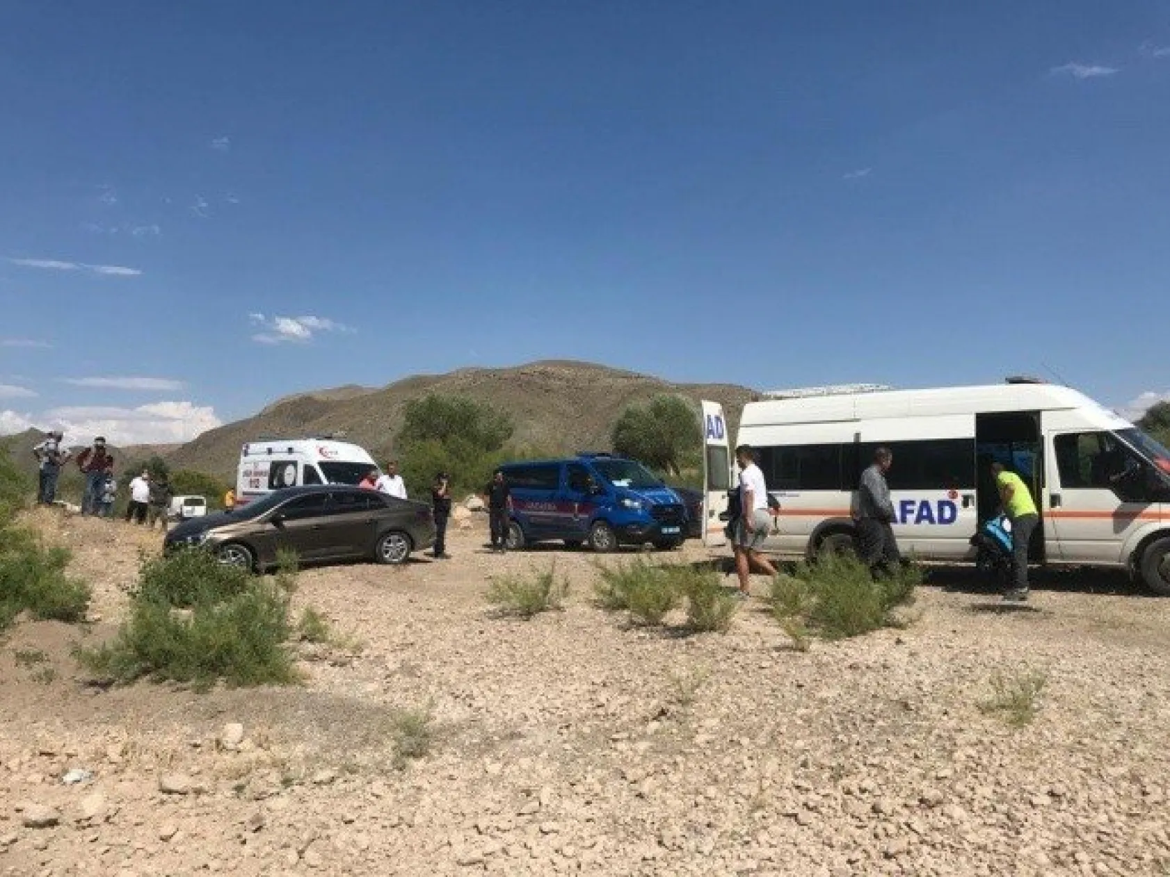 Çocuklarını kurtarmak için girdiği nehirde çocuklarıyla beraber boğuldu