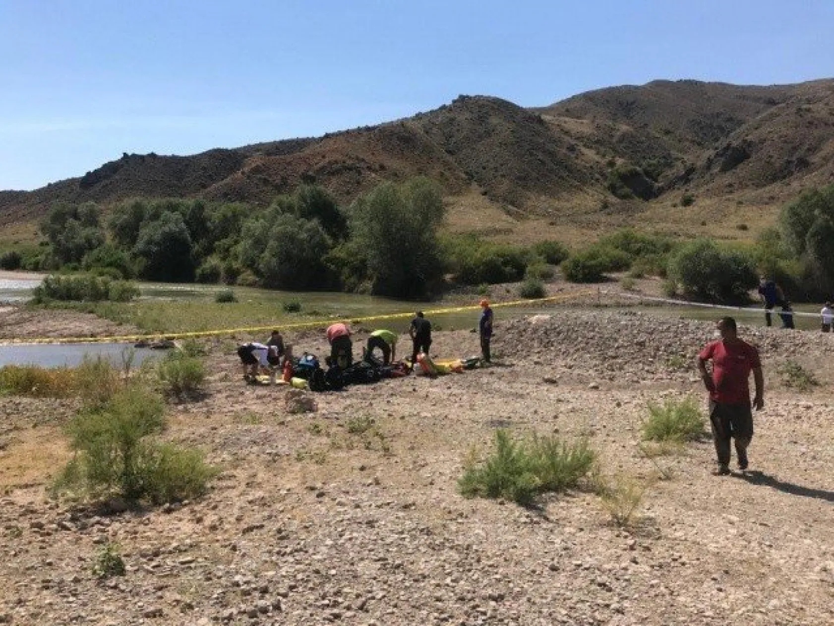 Çocuklarını kurtarmak için girdiği nehirde çocuklarıyla beraber boğuldu