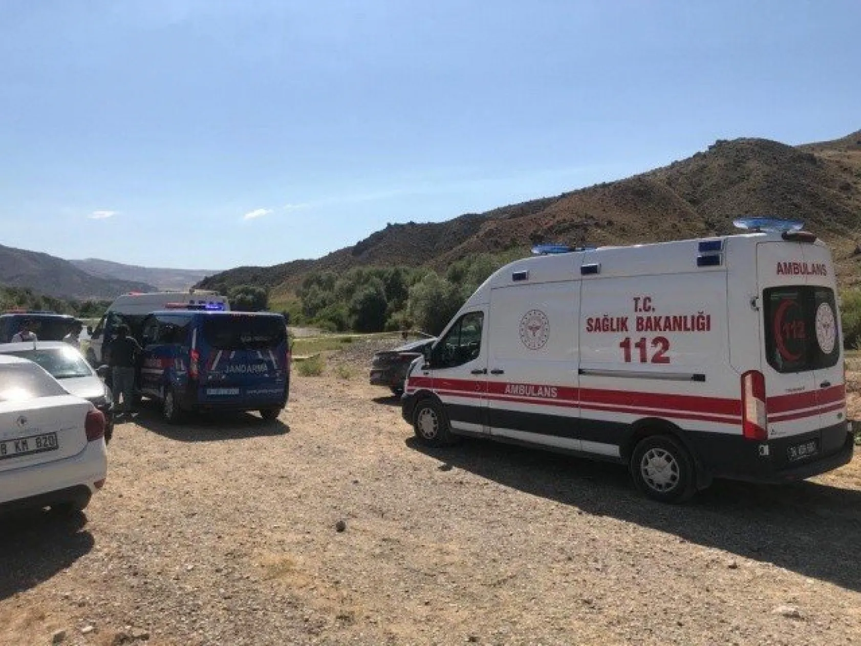 Çocuklarını kurtarmak için girdiği nehirde çocuklarıyla beraber boğuldu