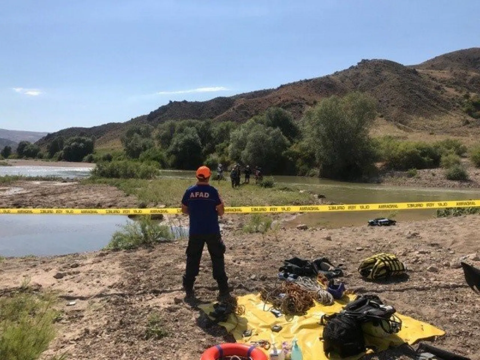 Çocuklarını kurtarmak için girdiği nehirde çocuklarıyla beraber boğuldu