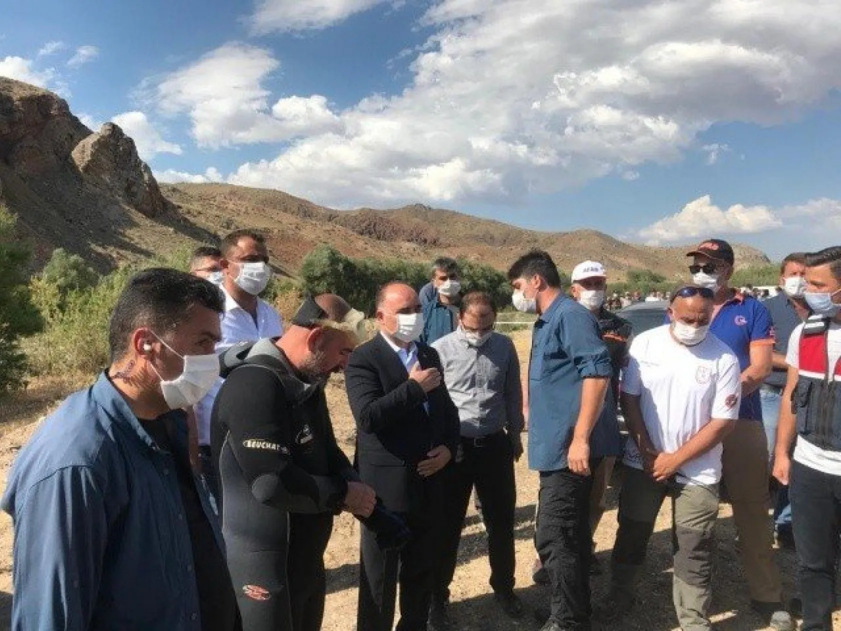 Çocuklarını kurtarmak için girdiği nehirde çocuklarıyla beraber boğuldu