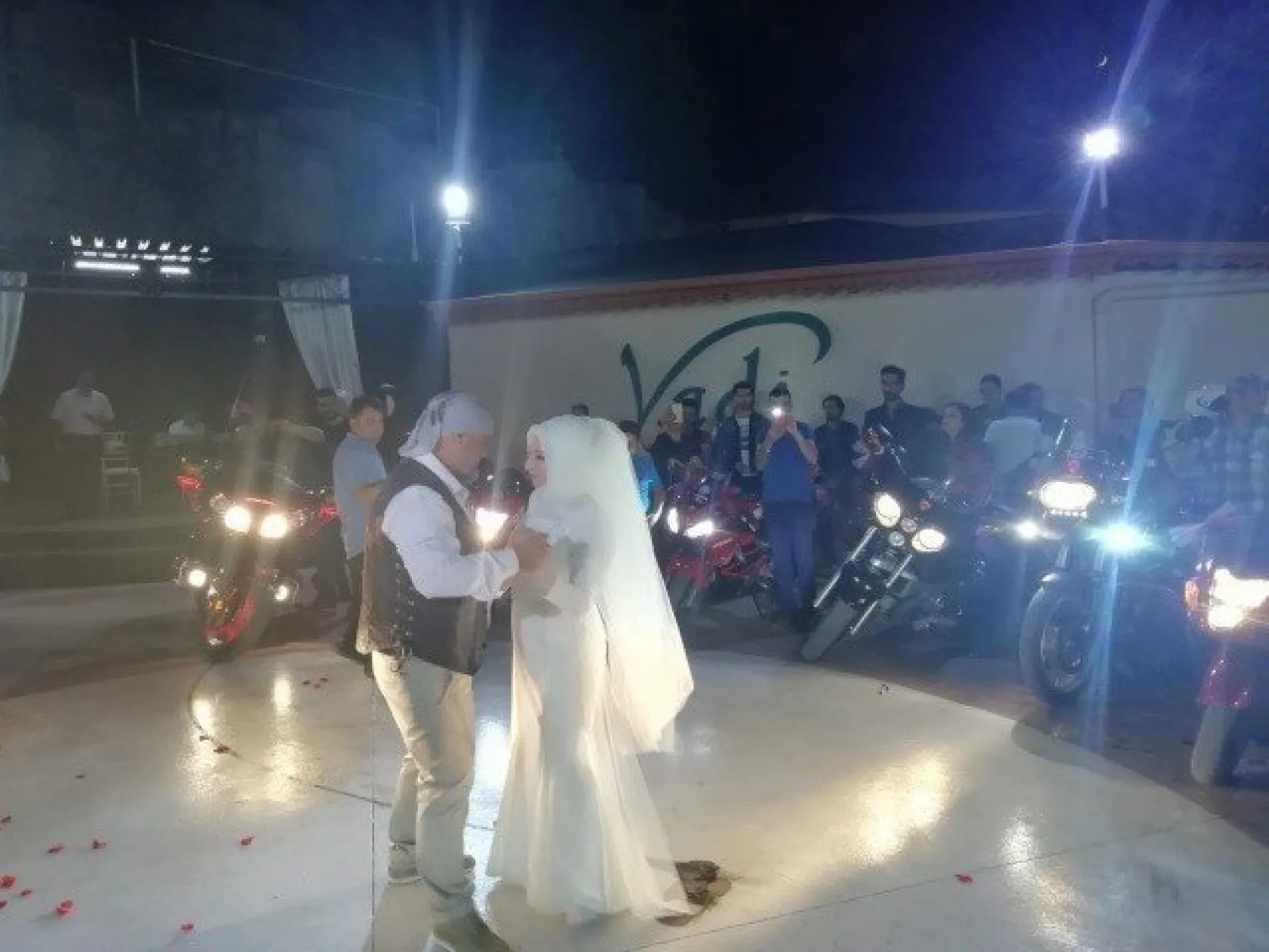 100 motorla düğün konvoyu