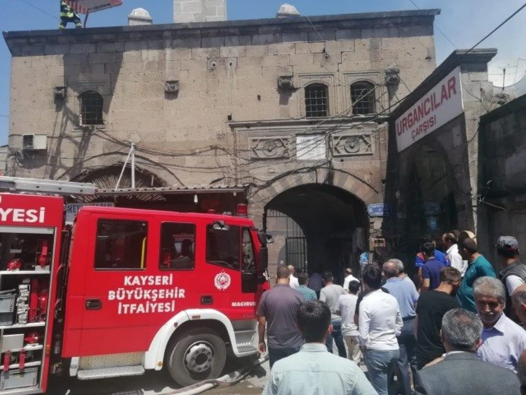 Tarihi Vezir Hanı'nda korkutan yangın