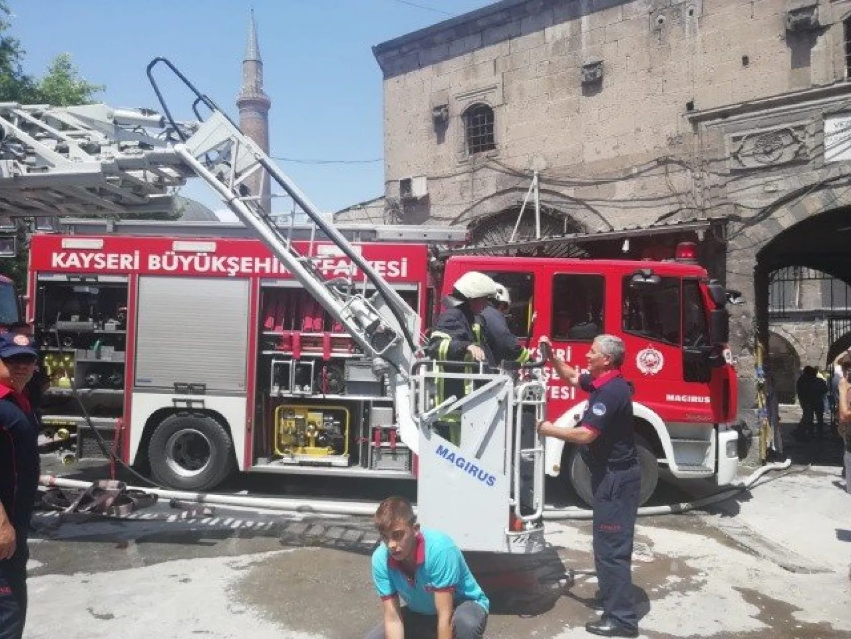 Tarihi Vezir Hanı'nda korkutan yangın