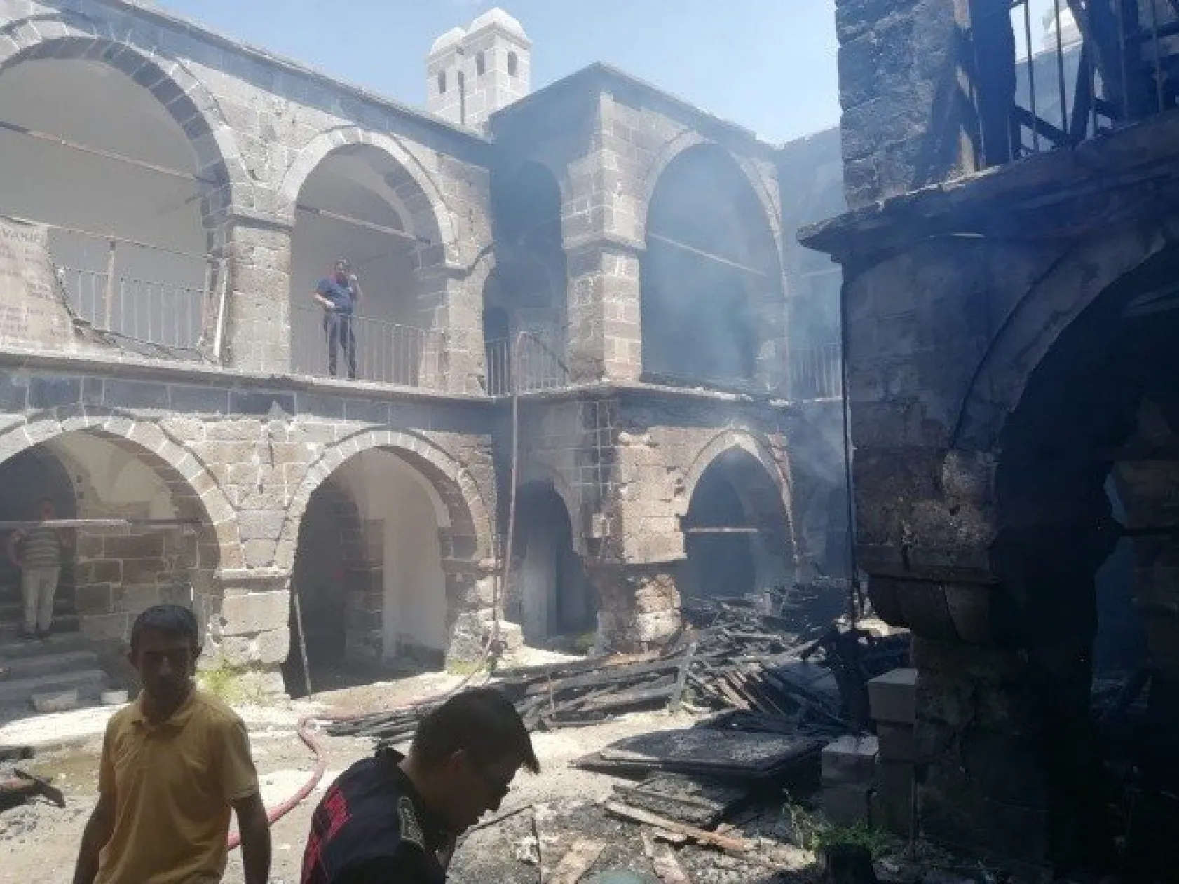 Tarihi Vezir Hanı'nda korkutan yangın