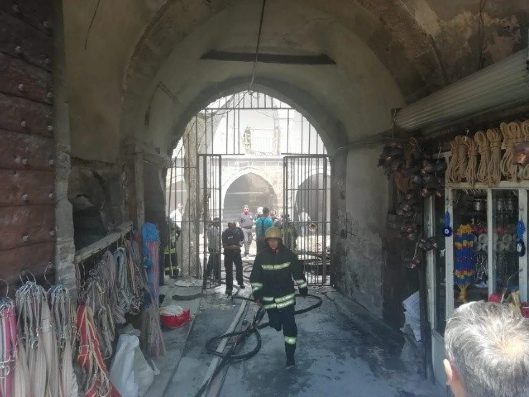 Tarihi Vezir Hanı'nda korkutan yangın