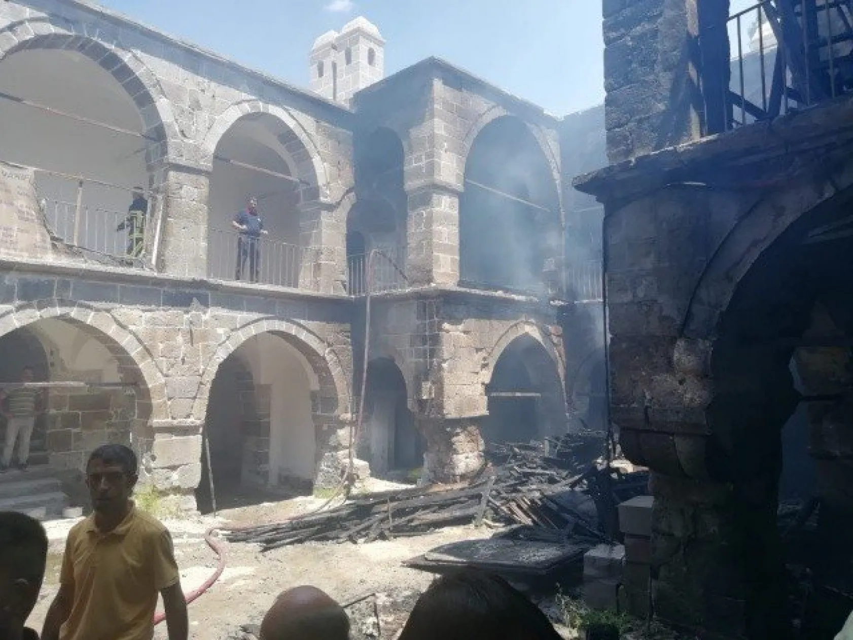 Tarihi Vezir Hanı'nda korkutan yangın