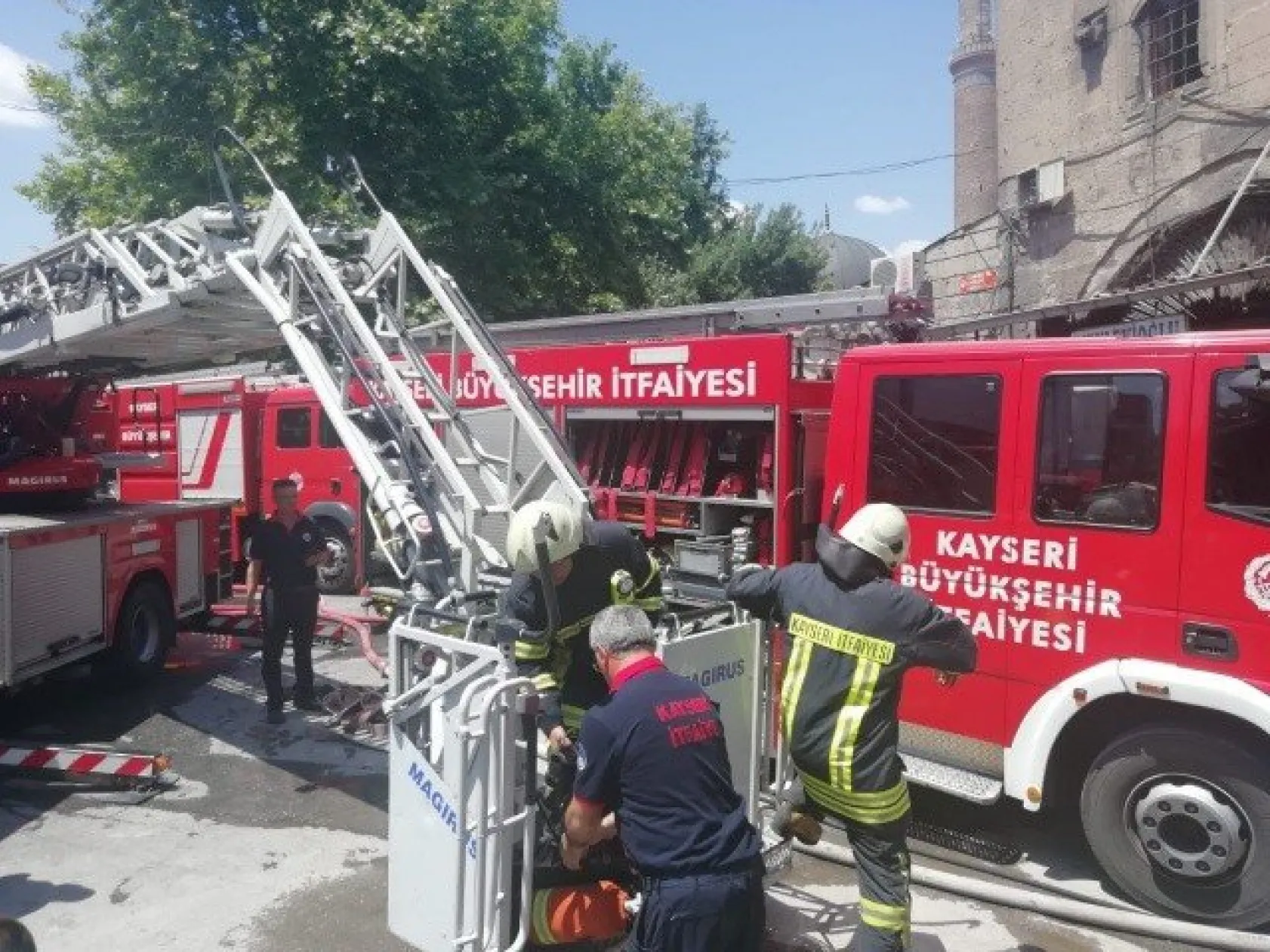 Tarihi Vezir Hanı'nda korkutan yangın