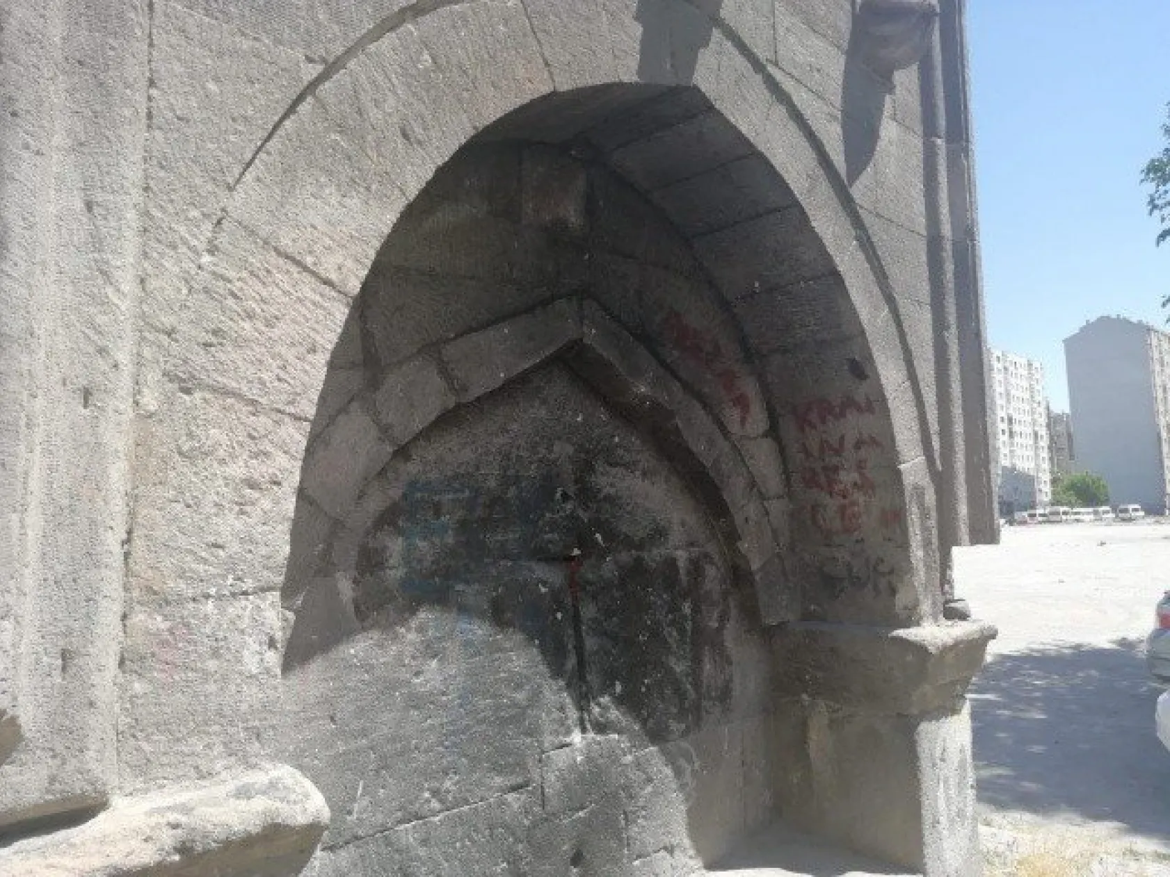 Kayseri'de tarihe büyük saygısızlık