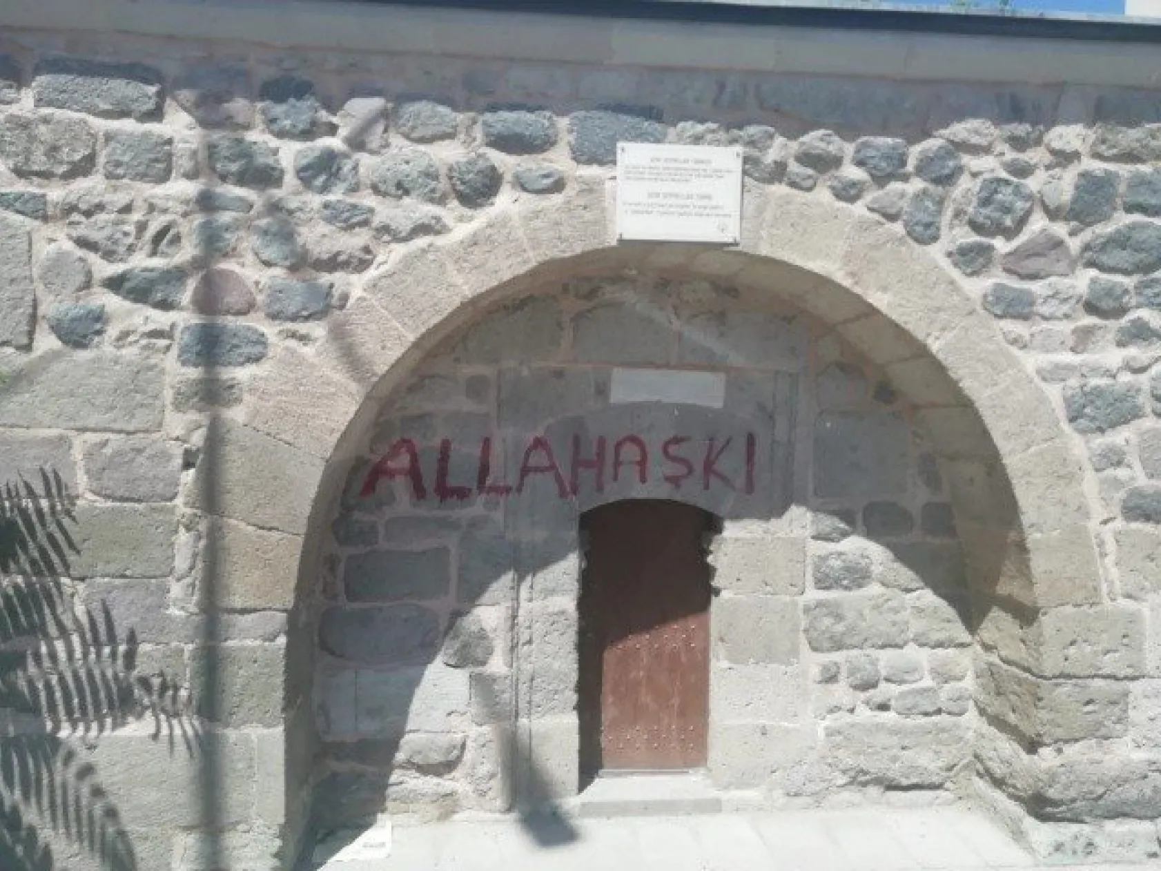 Kayseri'de tarihe büyük saygısızlık