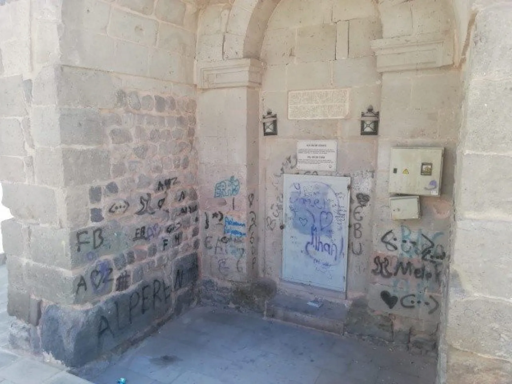 Kayseri'de tarihe büyük saygısızlık