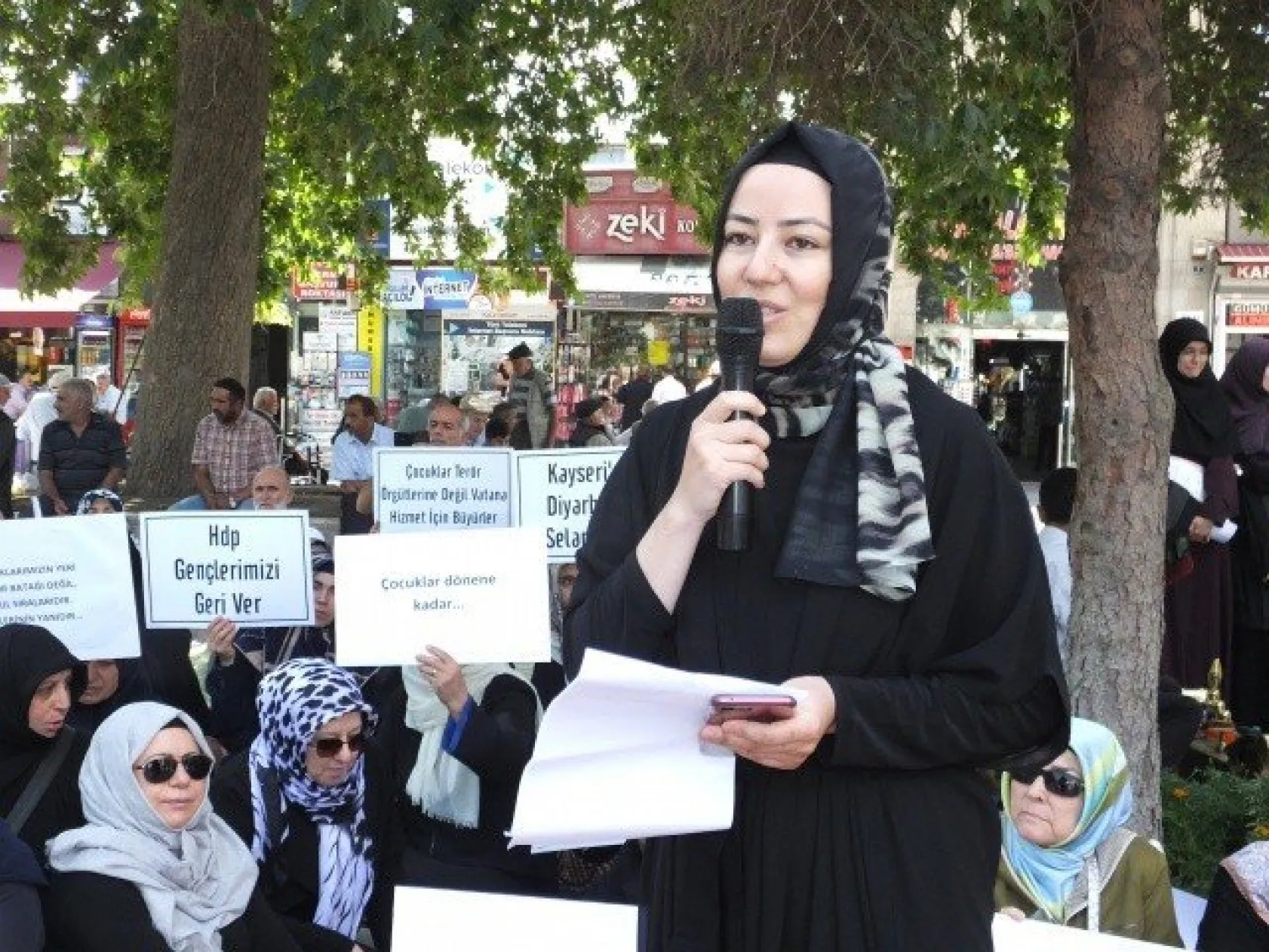 'Diyarbakırlı yüreği yanık annelerin yanındayız'