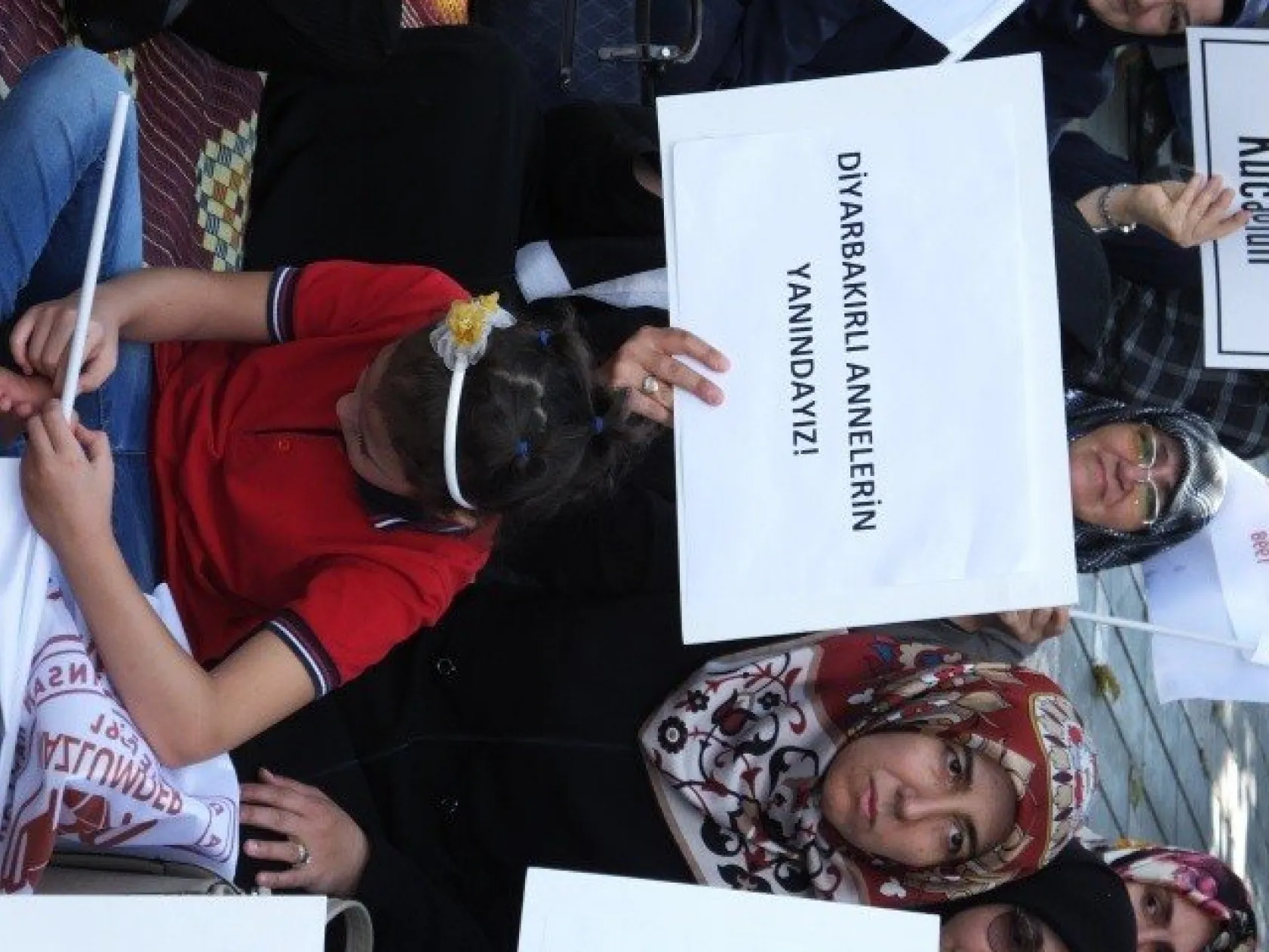 'Diyarbakırlı yüreği yanık annelerin yanındayız'