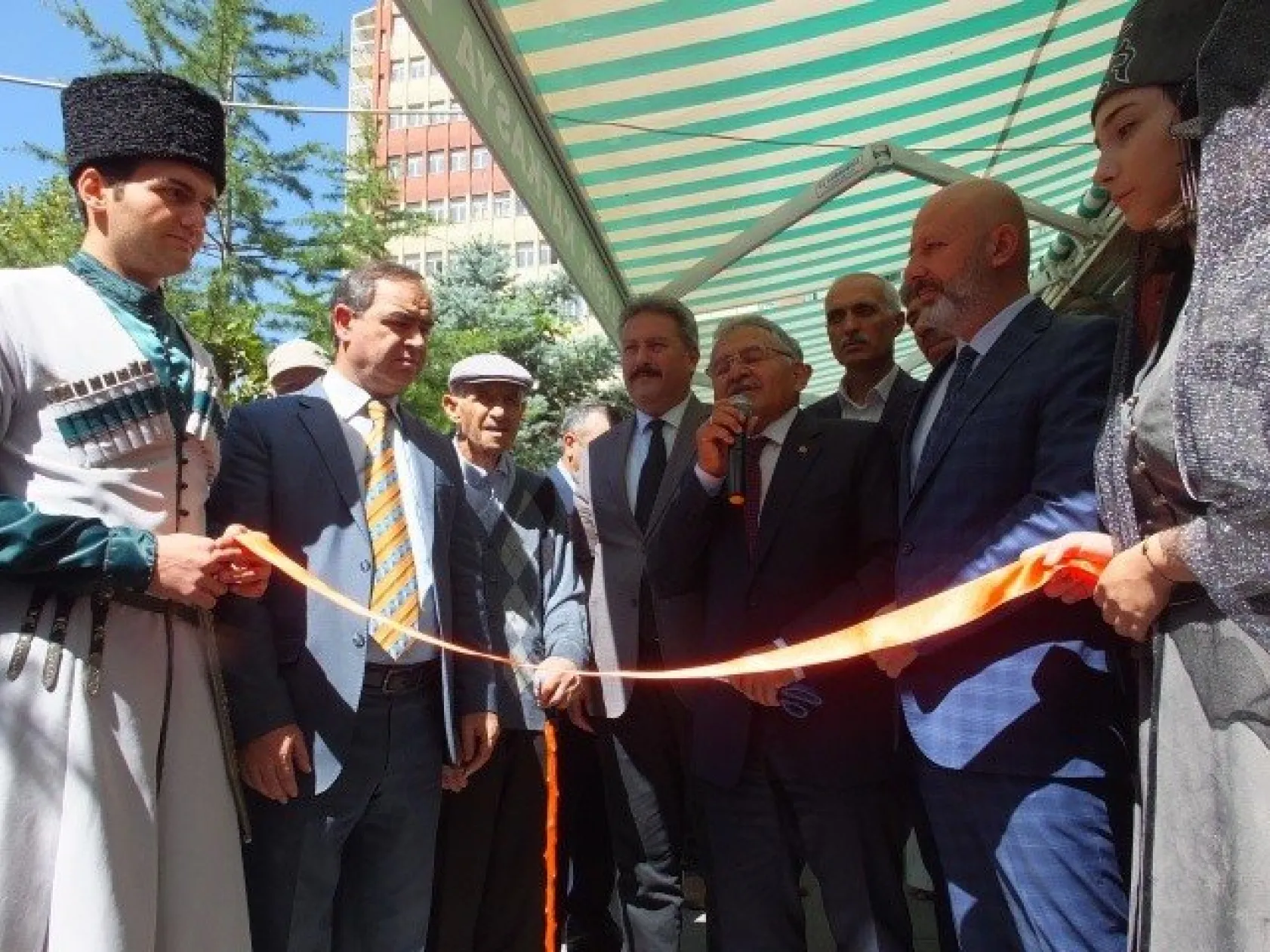 Başkanların katılımıyla kermes açılışı yapıldı