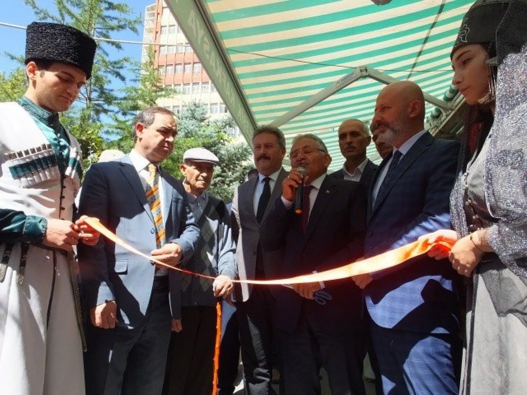 Başkanların katılımıyla kermes açılışı yapıldı