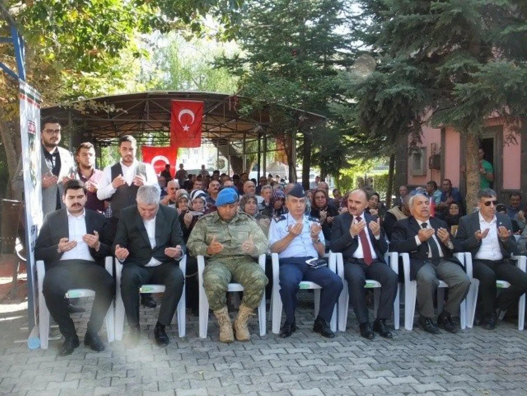 Mehmetçiğe dualarla destek