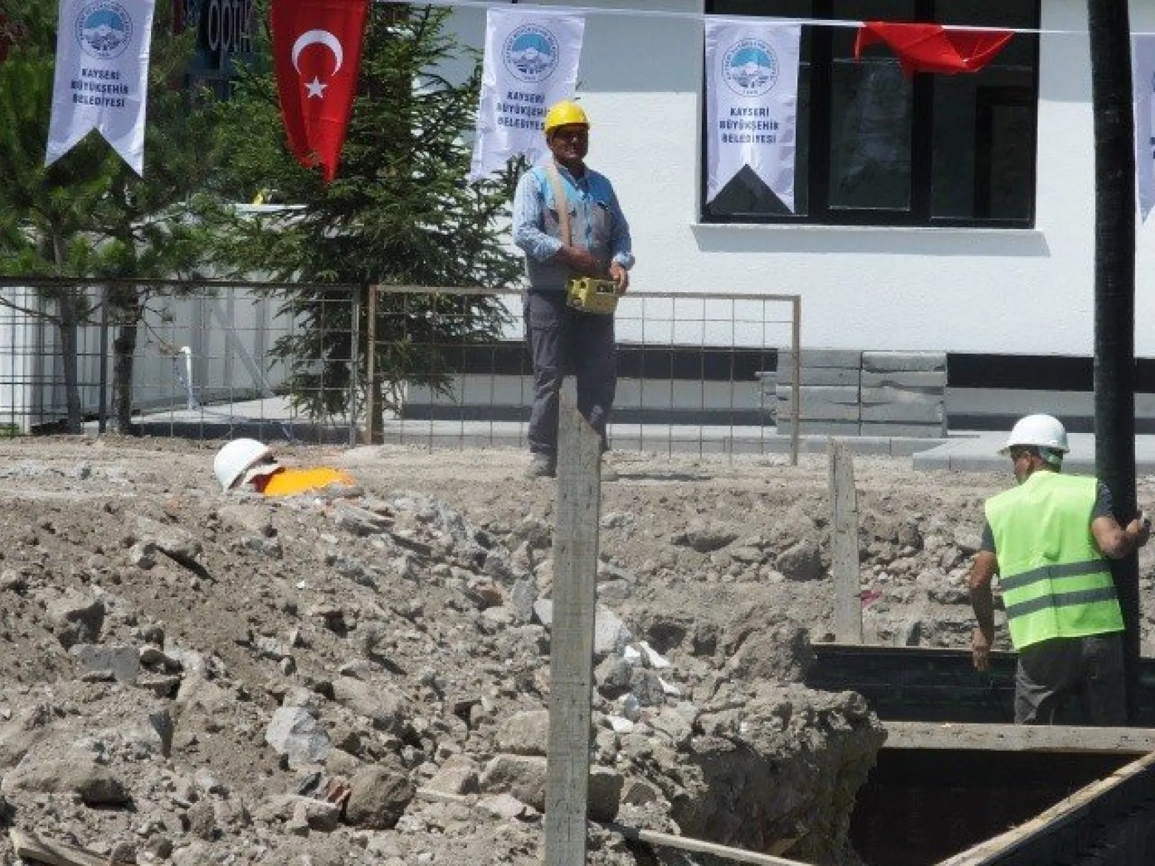 Yaşlı Yaşam Merkezi'nin temeli atıldı