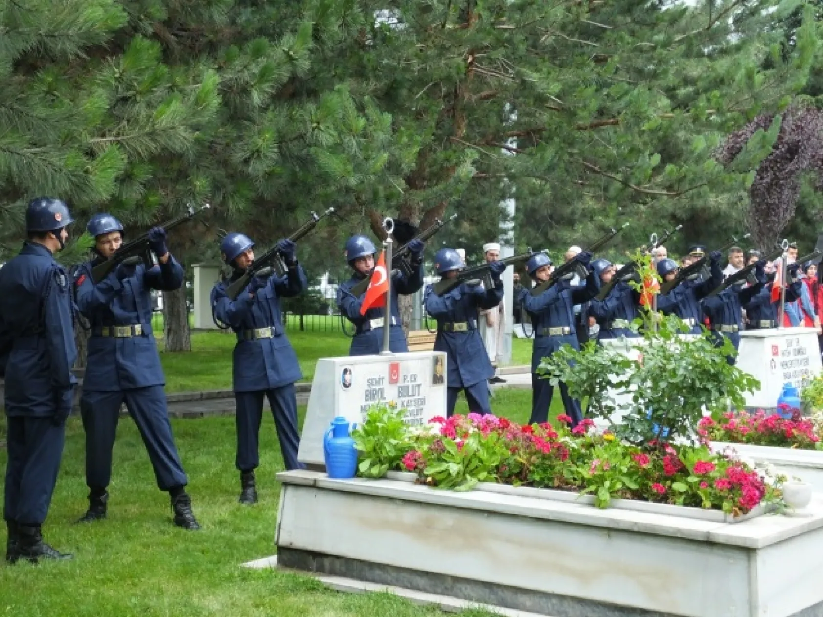 Etkinlikler Kartal Şehitliği'nde başladı