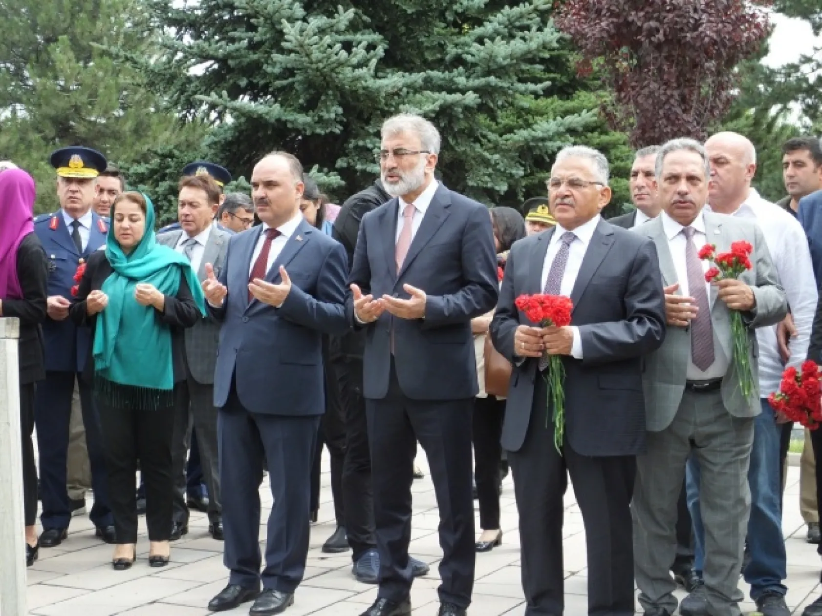 Etkinlikler Kartal Şehitliği'nde başladı
