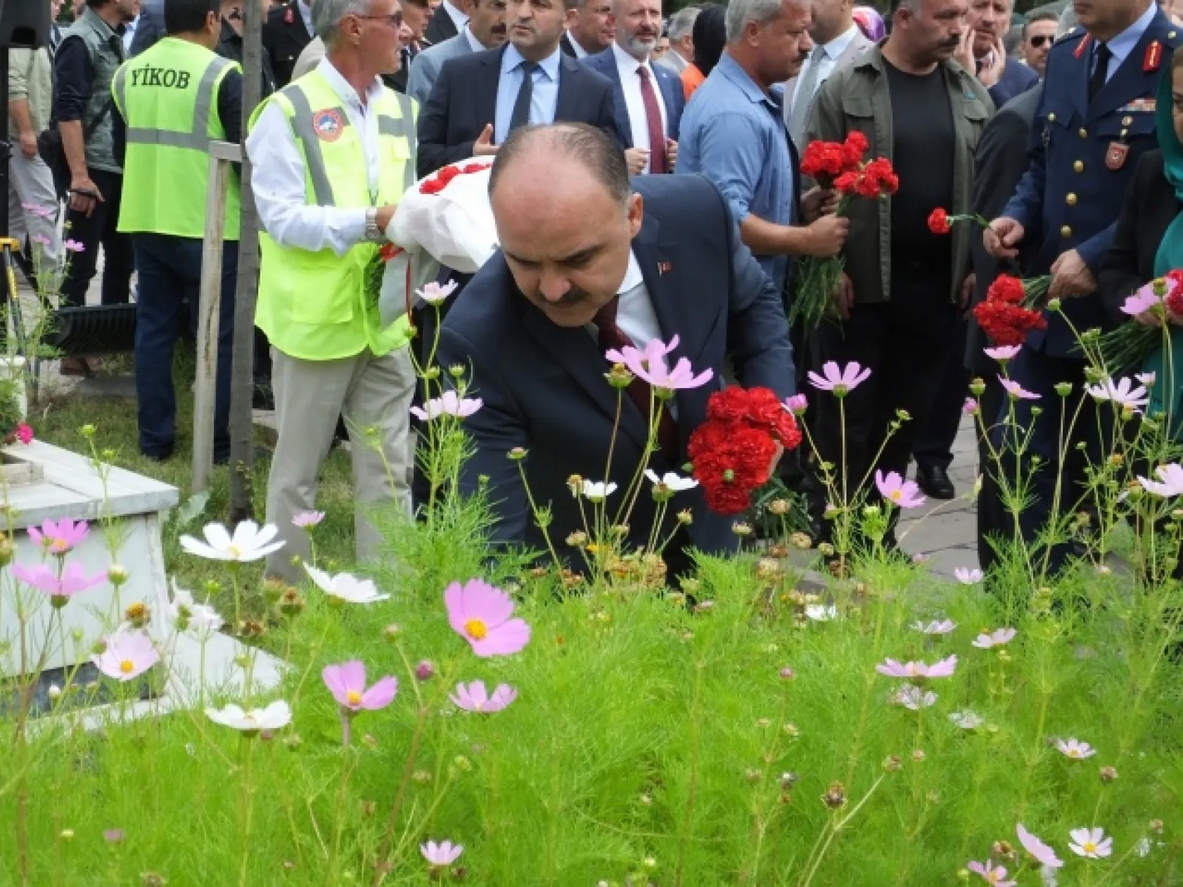 Etkinlikler Kartal Şehitliği'nde başladı